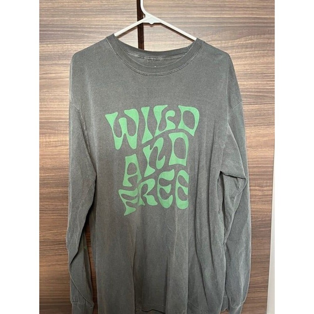 Wondery "Wild and Free" Shirt -- new